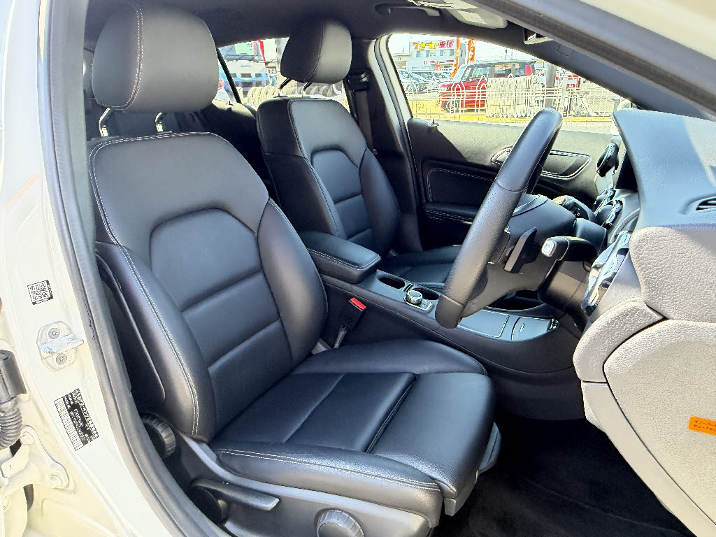 メルセデスベンツ ﾒﾙｾﾃﾞｽﾍﾞﾝﾂ GLAｸﾗｽ GLA220 4マチック