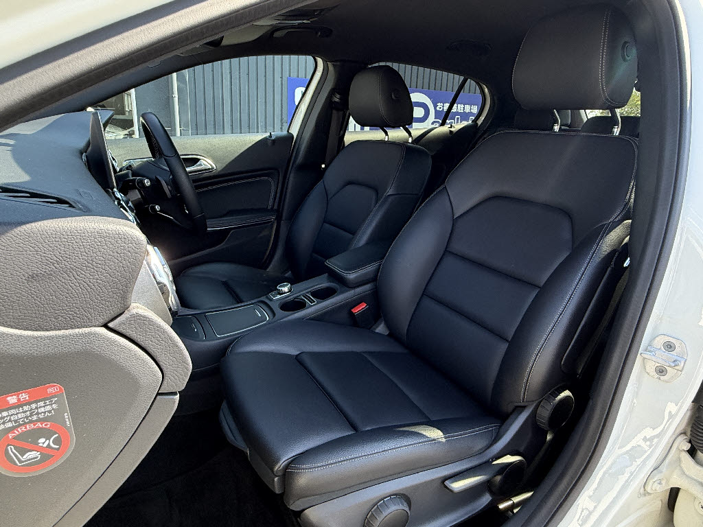 メルセデスベンツ ﾒﾙｾﾃﾞｽﾍﾞﾝﾂ GLAｸﾗｽ GLA220 4マチック