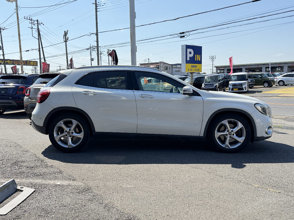 メルセデスベンツ ﾒﾙｾﾃﾞｽﾍﾞﾝﾂ GLAｸﾗｽ GLA220 4マチック