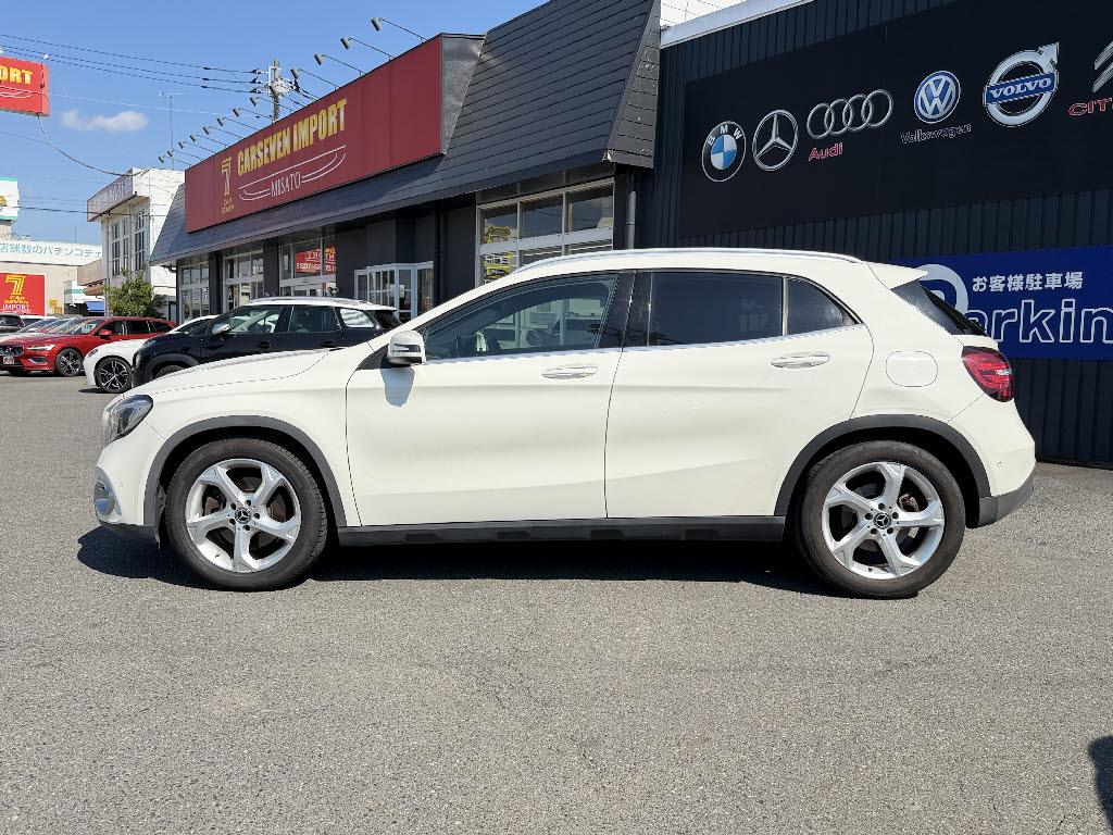 メルセデスベンツ ﾒﾙｾﾃﾞｽﾍﾞﾝﾂ GLAｸﾗｽ GLA220 4マチック