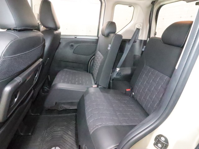 三菱 デリカミニ T　プレミアム　４WD