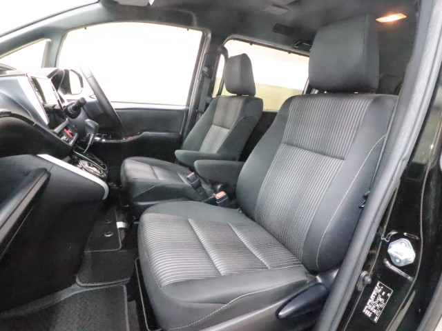 トヨタ ヴォクシー ZS　煌Ⅱ　Y車
