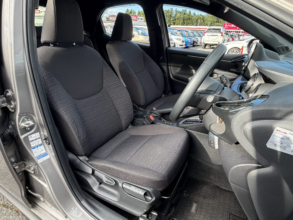 トヨタ ヤリス ﾊｲﾌﾞﾘｯﾄﾞZ 4WD