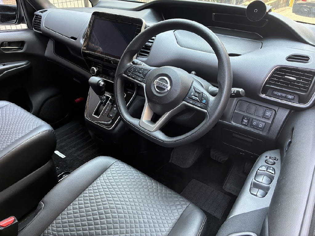 ニッサン セレナＨＶ ＸＶ　防水シート車