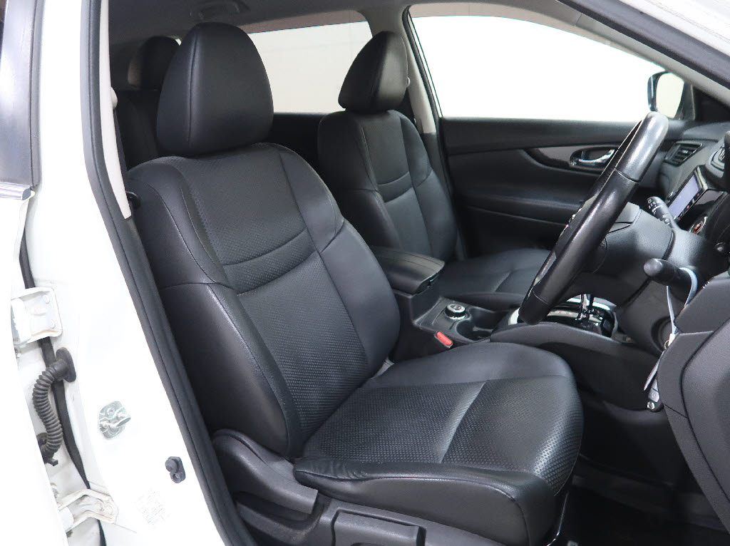 ニッサン エクストレイル 20Xi　4WD