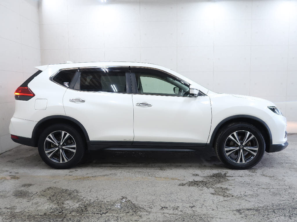 ニッサン エクストレイル 20Xi　4WD