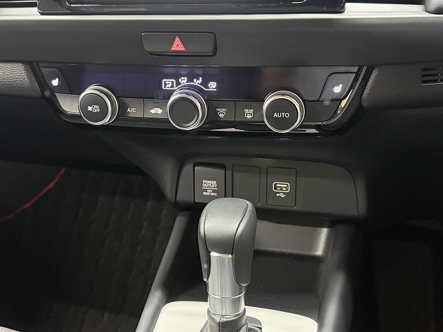 ホンダ ﾌｨｯﾄﾊｲﾌﾞﾘｯﾄﾞ e:HEV HOME 20th特別仕様車ｶｰｻ