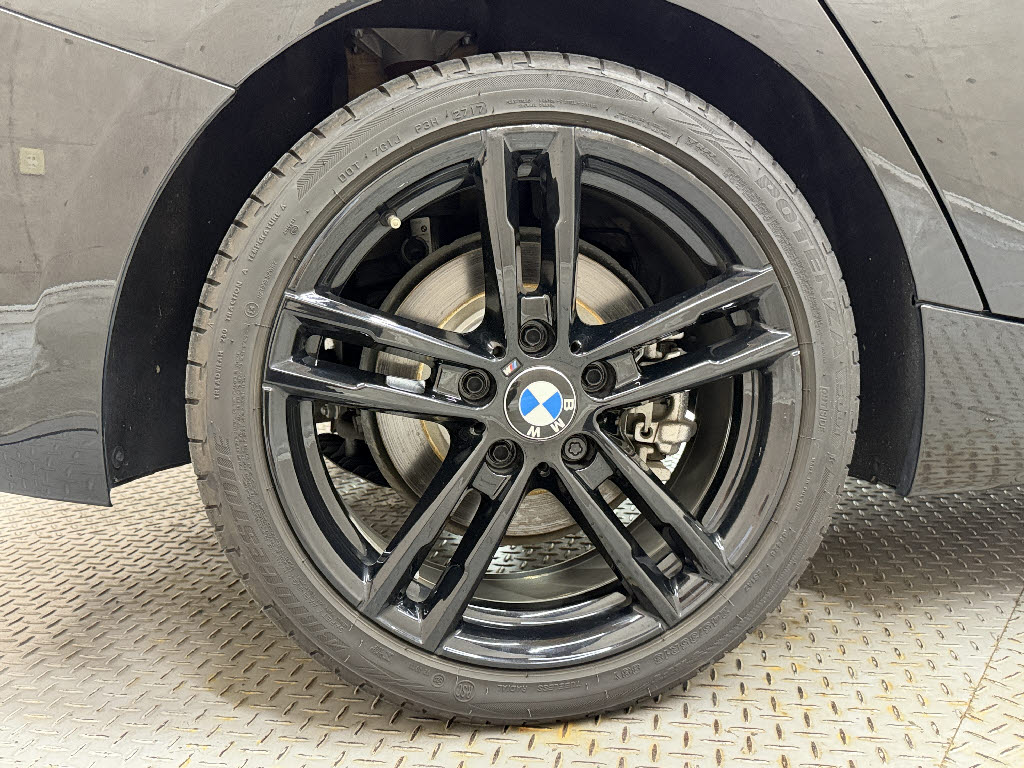 ＢＭＷ ＢＭＷ １シリーズ １１８ｄ　Ｍスポーツ