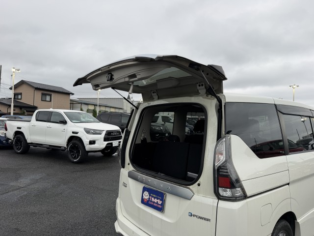 ニッサン セレナＨＶ ｅ－ＰＯＷＥＲ　ハイウェイスター　Ｖ