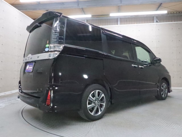 トヨタ ヴォクシー ＺＳ　煌２