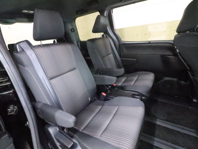 トヨタ ヴォクシー ＺＳ　煌２