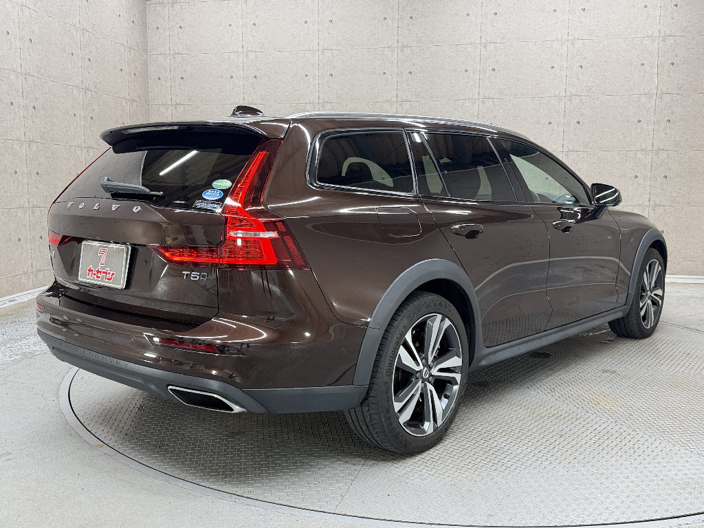 ボルボ ボルボ Ｖ６０ クロスカントリー　Ｔ５　ＡＷＤ　プロ