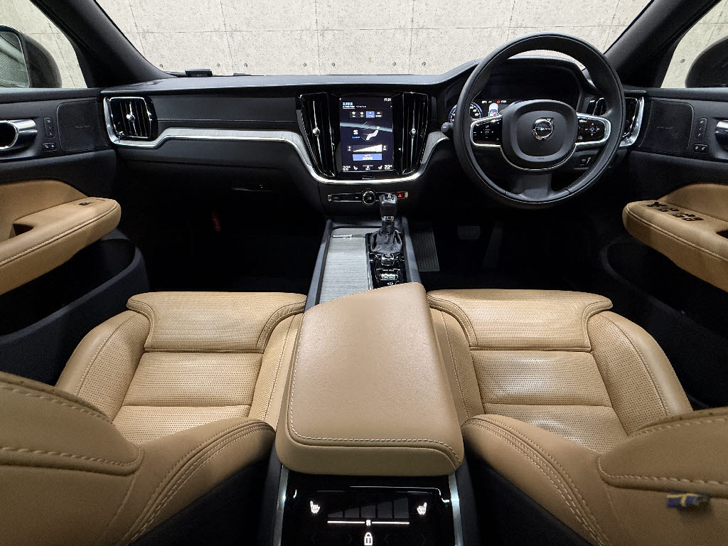 ボルボ ボルボ Ｖ６０ クロスカントリー　Ｔ５　ＡＷＤ　プロ