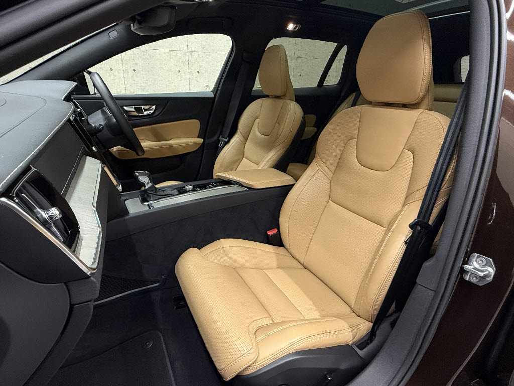 ボルボ ボルボ Ｖ６０ クロスカントリー　Ｔ５　ＡＷＤ　プロ