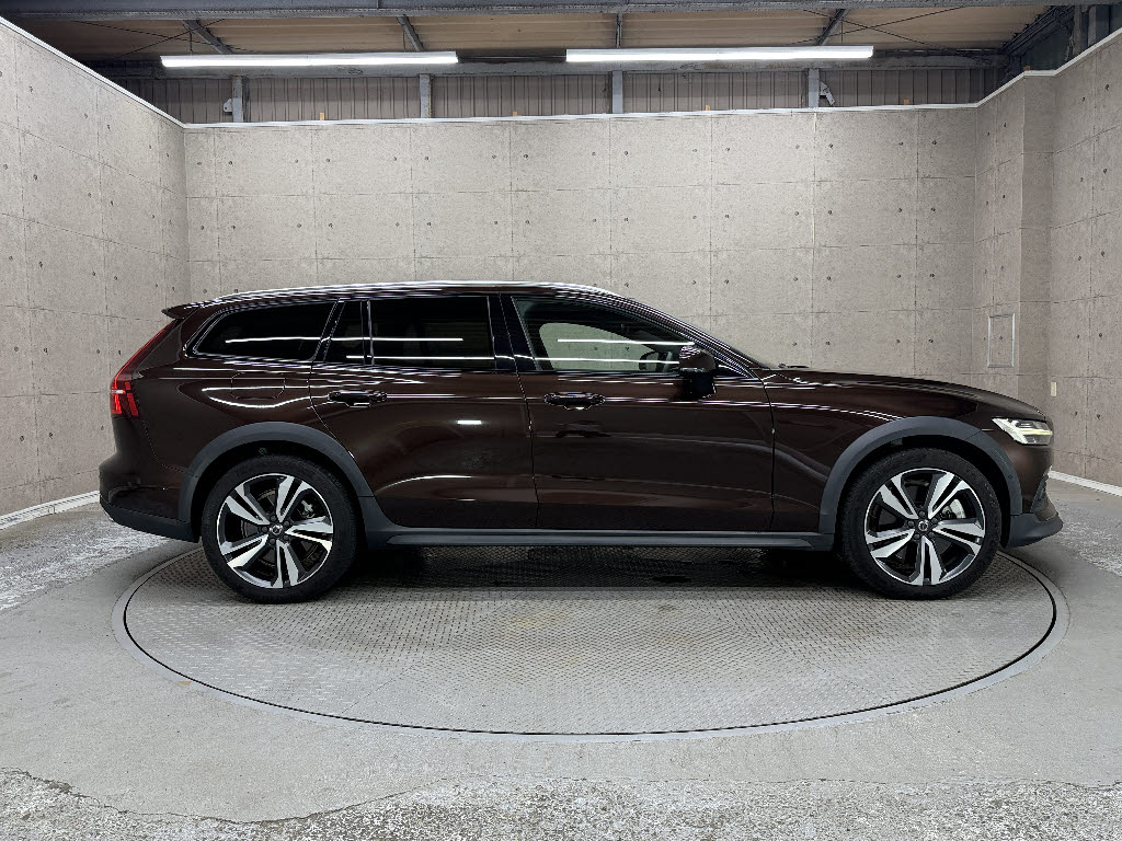 ボルボ ボルボ Ｖ６０ クロスカントリー　Ｔ５　ＡＷＤ　プロ