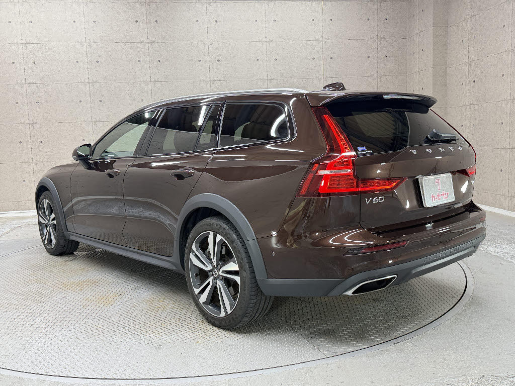 ボルボ ボルボ Ｖ６０ クロスカントリー　Ｔ５　ＡＷＤ　プロ