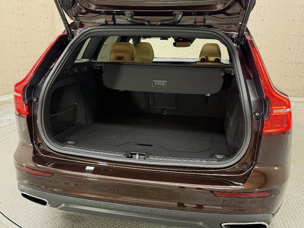 ボルボ ボルボ Ｖ６０ クロスカントリー　Ｔ５　ＡＷＤ　プロ