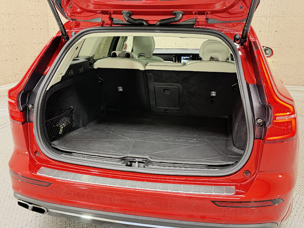 ボルボ ボルボ Ｖ６０ Ｔ８　ツインエンジン　ＡＷＤ　インスクリ