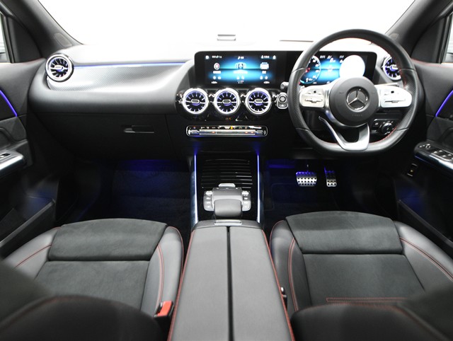 メルセデスベンツ ﾒﾙｾﾃﾞｽﾍﾞﾝﾂ GLAｸﾗｽ GLA200d4マチックAMGライン