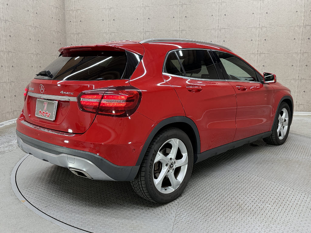 メルセデスベンツ ﾒﾙｾﾃﾞｽﾍﾞﾝﾂ GLAｸﾗｽ ＧＬＡ２２０　４マチック