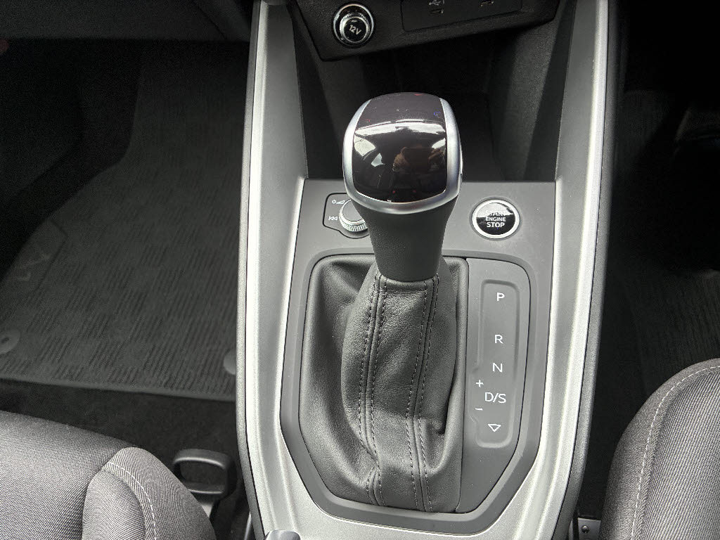 アウディ ｱｳﾃﾞｨ A1 ｽﾎﾟｰﾂﾊﾞｯｸ ２５　ＴＦＳＩ　アドバンスド