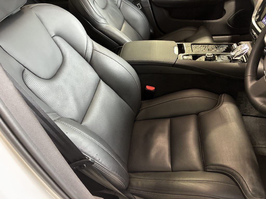 ボルボ ボルボ Ｓ６０ リチャージ　アルティメット　Ｔ６　ＡＷＤ