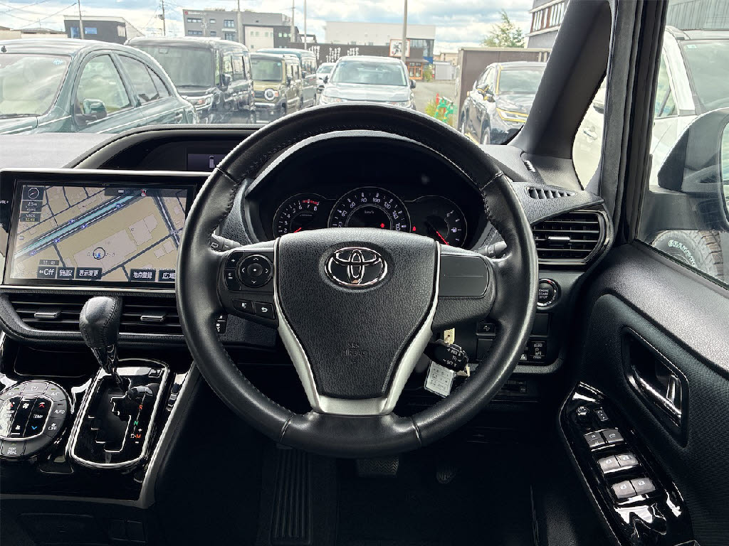 トヨタ ヴォクシー ZS 煌