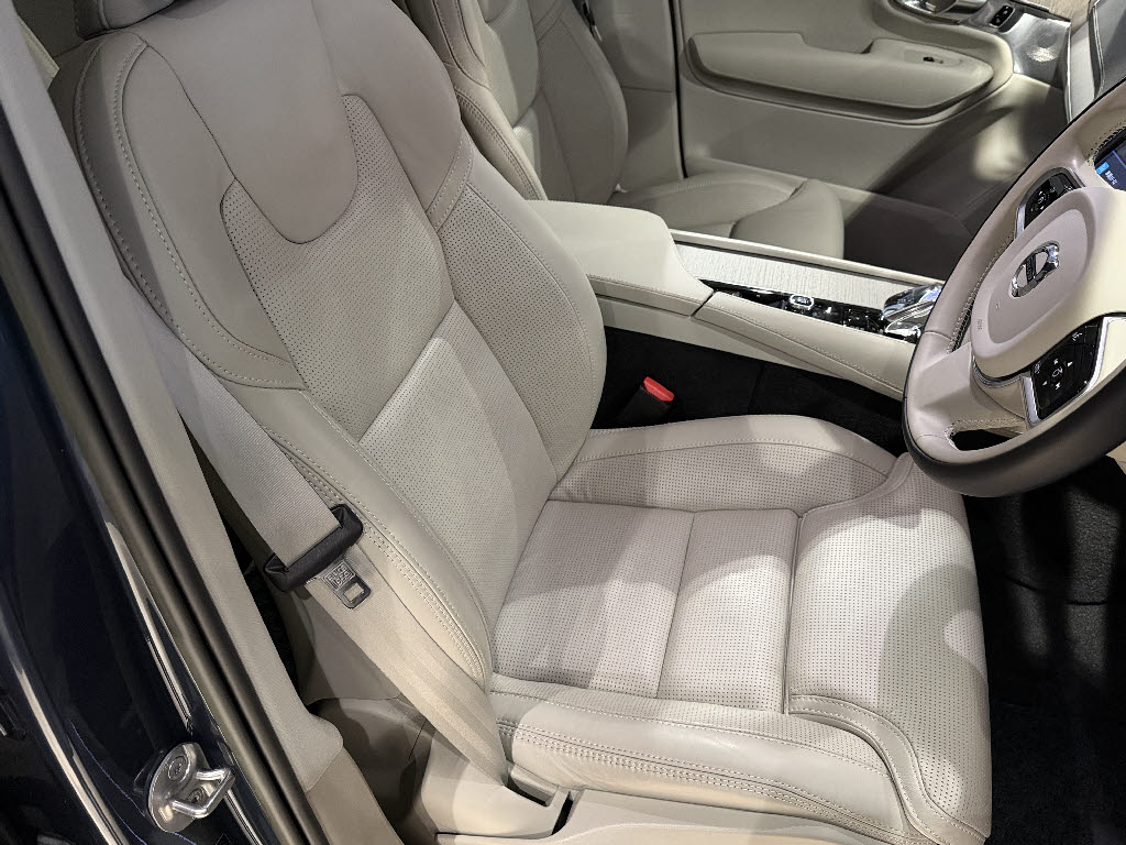 ボルボ ボルボ ＸＣ９０ ﾘﾁｬｰｼﾞｱﾙﾃｨﾒｯﾄT8AWDPHEVｴｱｻｽﾍﾟﾝｼｮﾝ