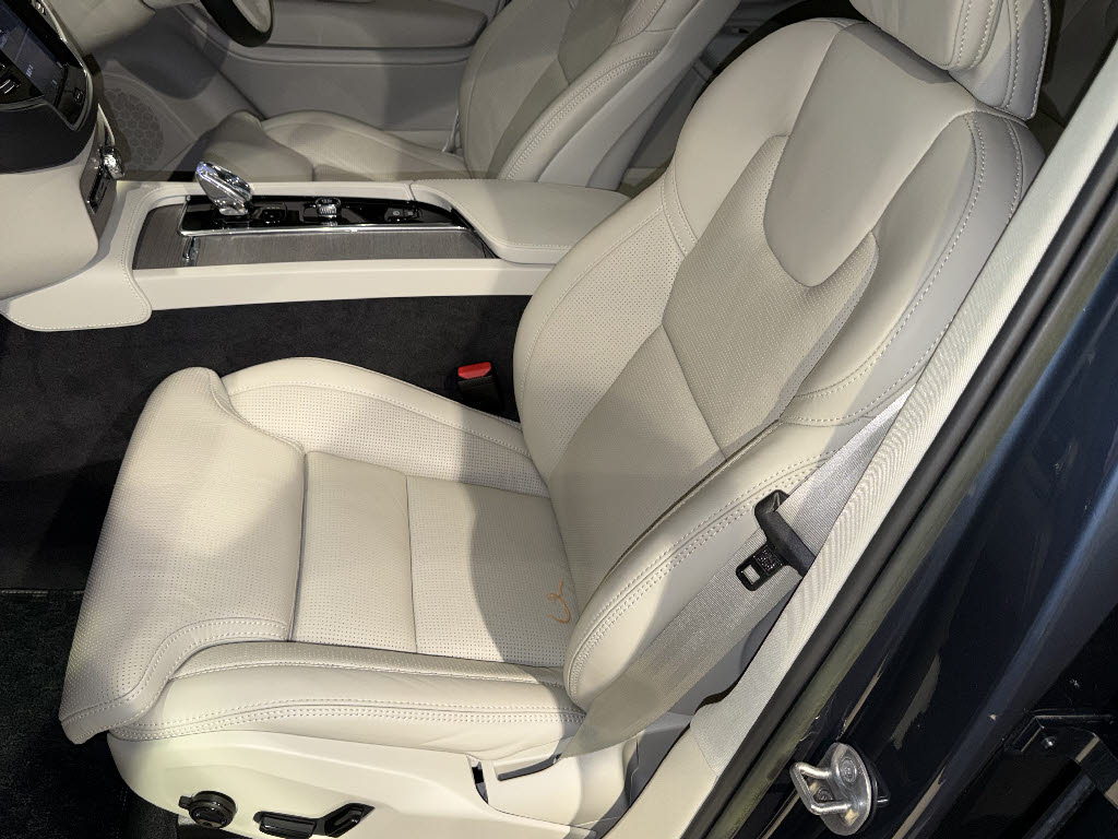 ボルボ ボルボ ＸＣ９０ ﾘﾁｬｰｼﾞｱﾙﾃｨﾒｯﾄT8AWDPHEVｴｱｻｽﾍﾟﾝｼｮﾝ