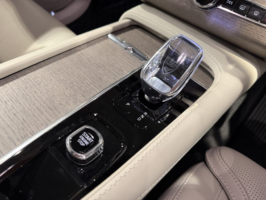 ボルボ ボルボ ＸＣ９０ ﾘﾁｬｰｼﾞｱﾙﾃｨﾒｯﾄT8AWDPHEVｴｱｻｽﾍﾟﾝｼｮﾝ