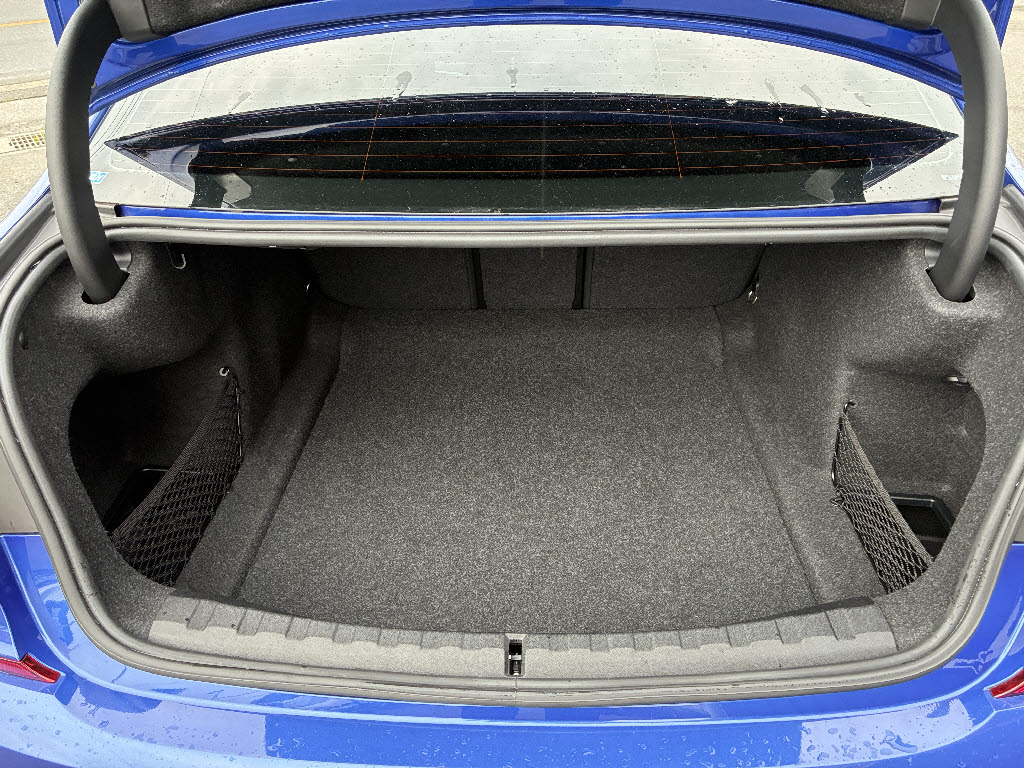 ＢＭＷ ＢＭＷ ３シリーズ ３１８ｉ　Ｍスポーツ