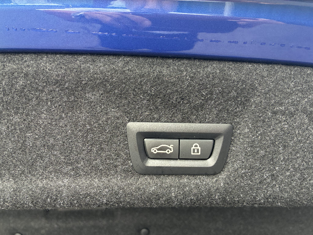 ＢＭＷ ＢＭＷ ３シリーズ ３１８ｉ　Ｍスポーツ