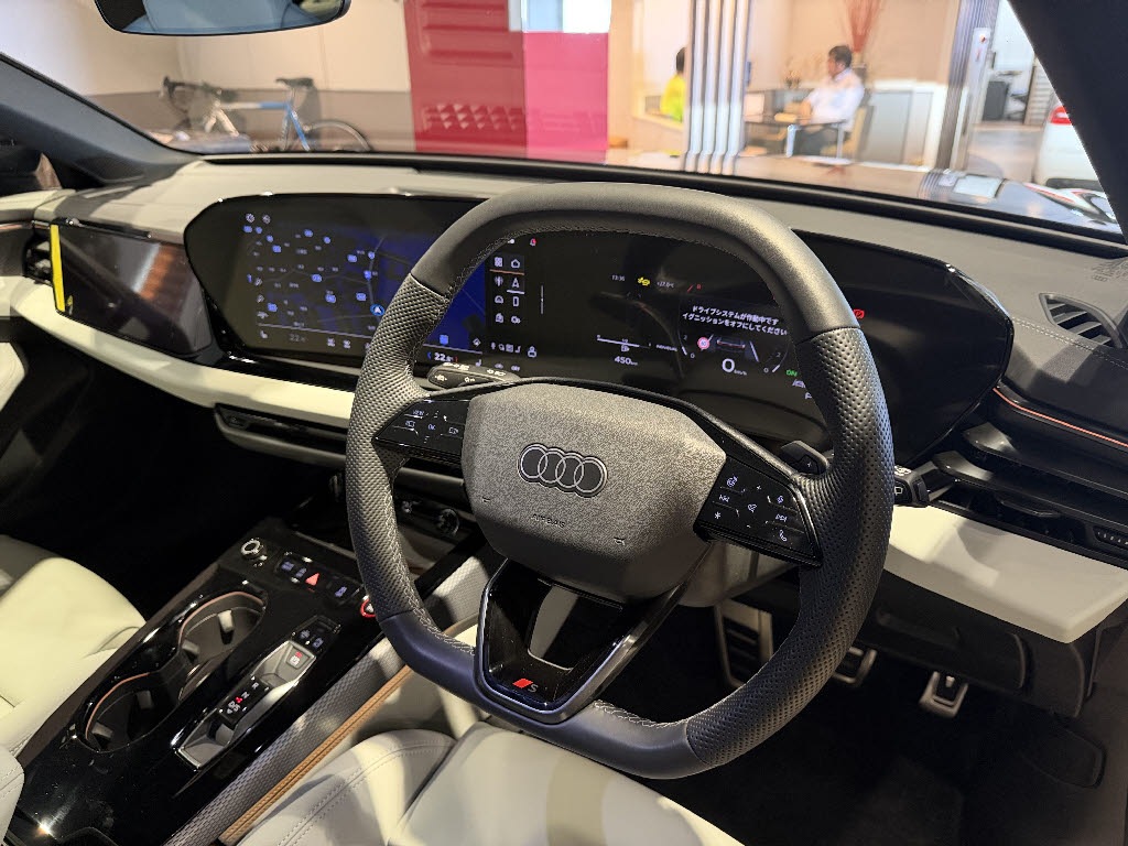 アウディ ｱｳﾃﾞｨ A5 TFSIクワトロ150kw エディションワン