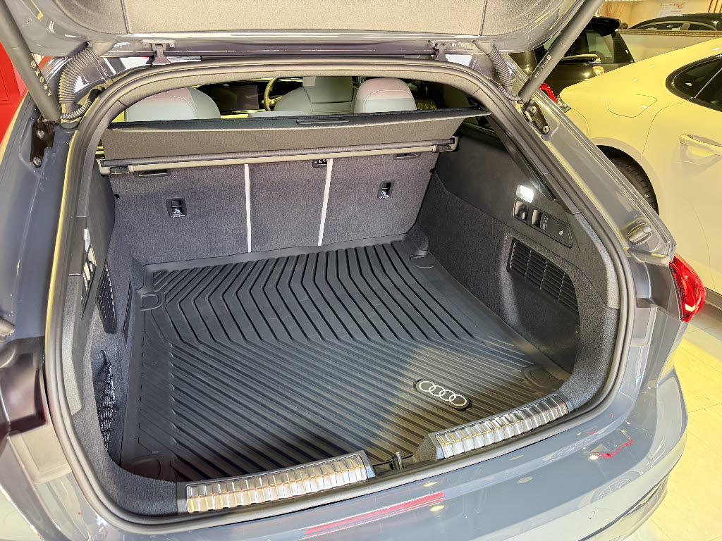アウディ ｱｳﾃﾞｨ A5 TFSIクワトロ150kw エディションワン