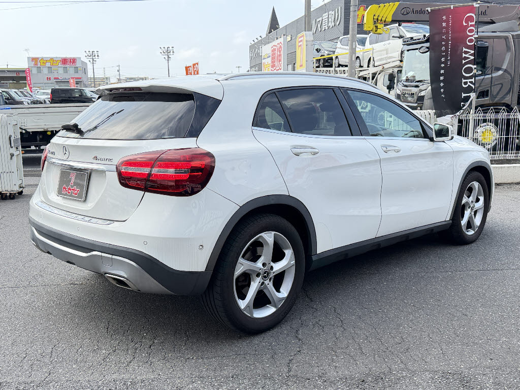 メルセデスベンツ ﾒﾙｾﾃﾞｽﾍﾞﾝﾂ GLAｸﾗｽ ＧＬＡ２２０　４マチック