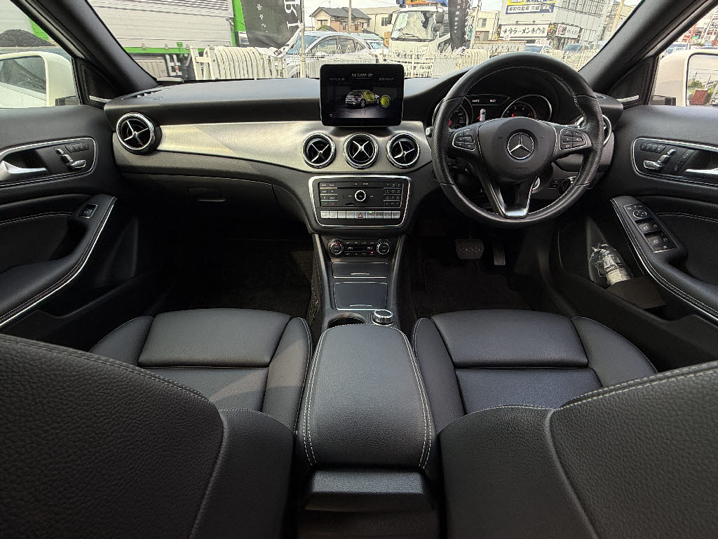 メルセデスベンツ ﾒﾙｾﾃﾞｽﾍﾞﾝﾂ GLAｸﾗｽ ＧＬＡ２２０　４マチック