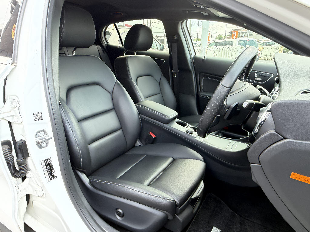 メルセデスベンツ ﾒﾙｾﾃﾞｽﾍﾞﾝﾂ GLAｸﾗｽ ＧＬＡ２２０　４マチック