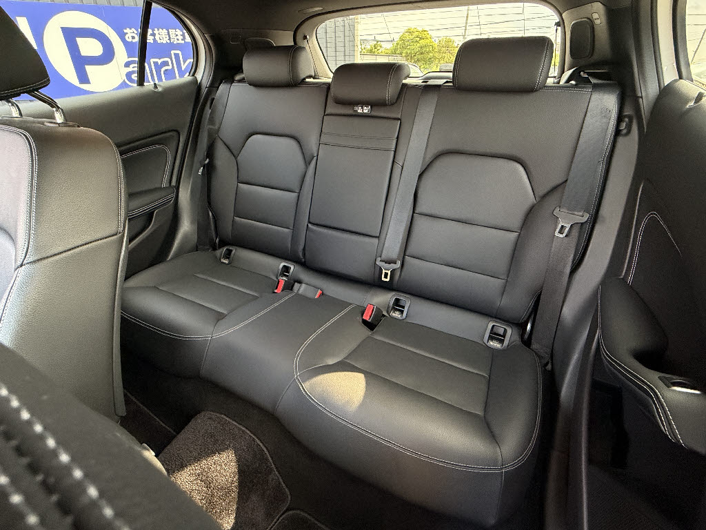 メルセデスベンツ ﾒﾙｾﾃﾞｽﾍﾞﾝﾂ GLAｸﾗｽ ＧＬＡ２２０　４マチック