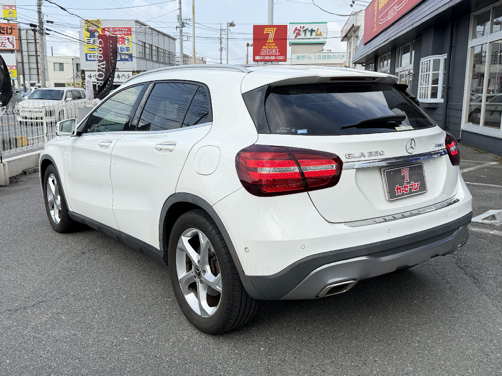 メルセデスベンツ ﾒﾙｾﾃﾞｽﾍﾞﾝﾂ GLAｸﾗｽ ＧＬＡ２２０　４マチック