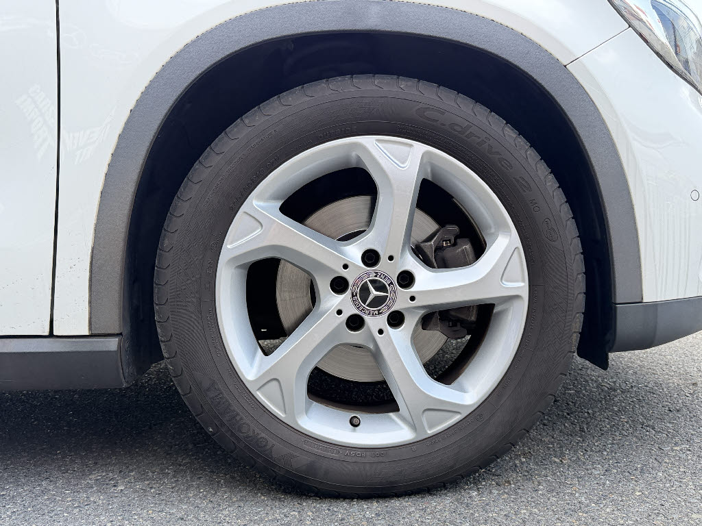 メルセデスベンツ ﾒﾙｾﾃﾞｽﾍﾞﾝﾂ GLAｸﾗｽ ＧＬＡ２２０　４マチック