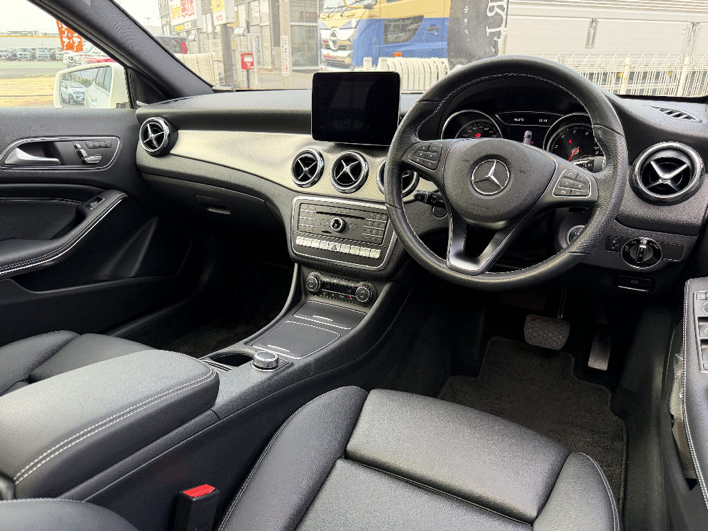 メルセデスベンツ ﾒﾙｾﾃﾞｽﾍﾞﾝﾂ GLAｸﾗｽ ＧＬＡ２２０　４マチック