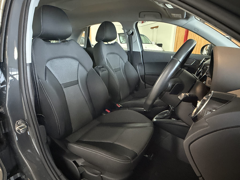 アウディ ｱｳﾃﾞｨ A1 ｽﾎﾟｰﾂﾊﾞｯｸ １．４　ＴＦＳＩ　シリンダーオンデマンド