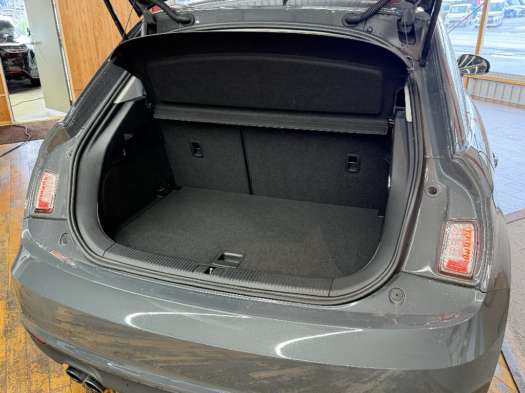 アウディ ｱｳﾃﾞｨ A1 ｽﾎﾟｰﾂﾊﾞｯｸ １．４　ＴＦＳＩ　シリンダーオンデマンド