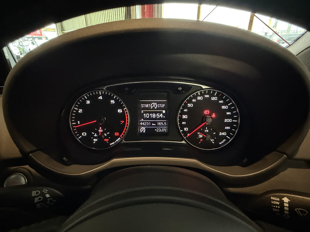 アウディ ｱｳﾃﾞｨ A1 ｽﾎﾟｰﾂﾊﾞｯｸ １．４　ＴＦＳＩ　シリンダーオンデマンド