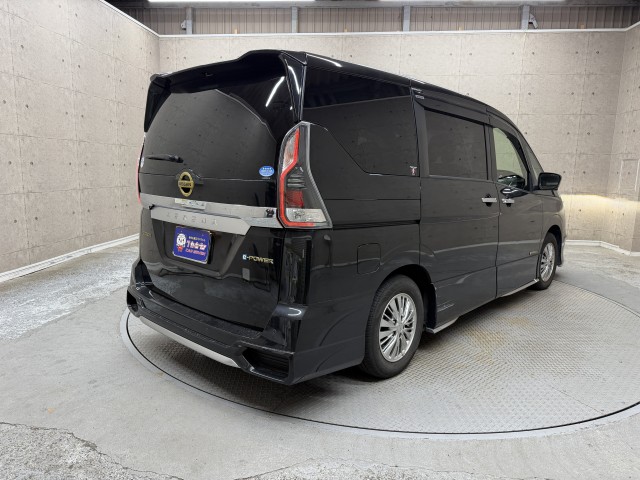 ニッサン セレナＨＶ e-Power オーテックセーフティPKG