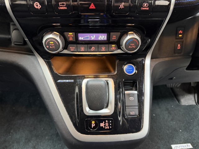 ニッサン セレナＨＶ e-Power オーテックセーフティPKG