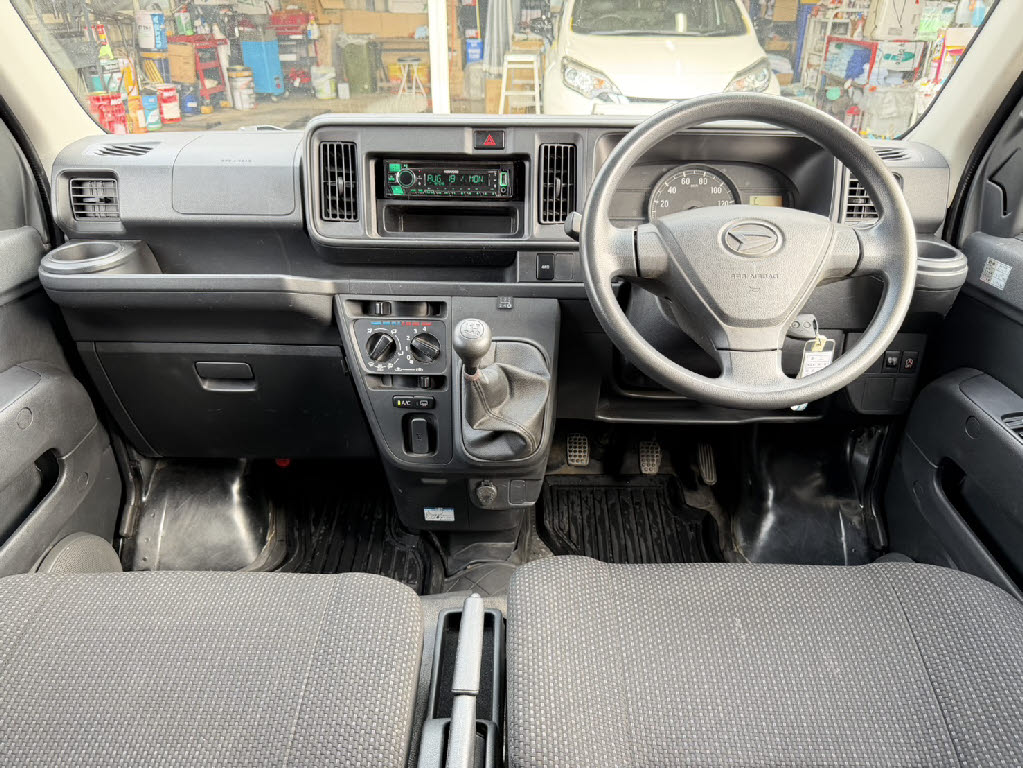 ダイハツ ハイゼットカーゴＶ ４ＷＤ　デラックス