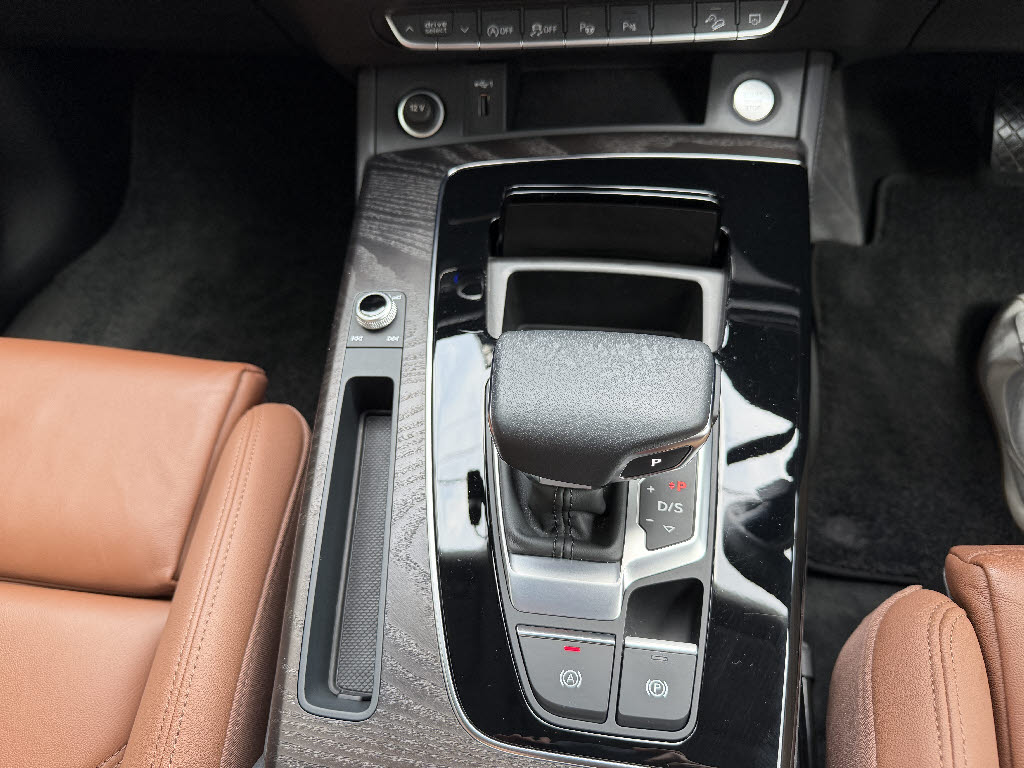 アウディ ｱｳﾃﾞｨ Q5 ハイスタイル