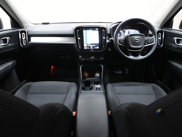 ボルボ ボルボ ＸＣ４０ B4 モメンタム