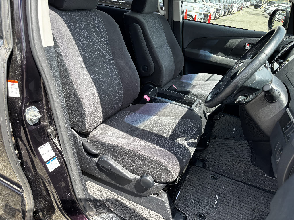トヨタ エスティマ ｱｴﾗｽ 4WD